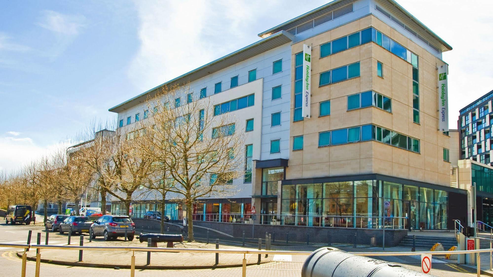 Holiday Inn Express Leeds City Centre - Armouries, An Ihg Hotel Εξωτερικό φωτογραφία